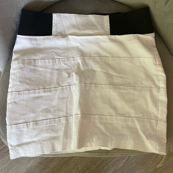 Mini white skirt. It’s a pencil fit. - Picture 3 of 4